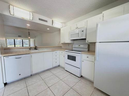 unit-103-3511 Village Boulevard, West Palm Beach, FL, 33409 | Card Image