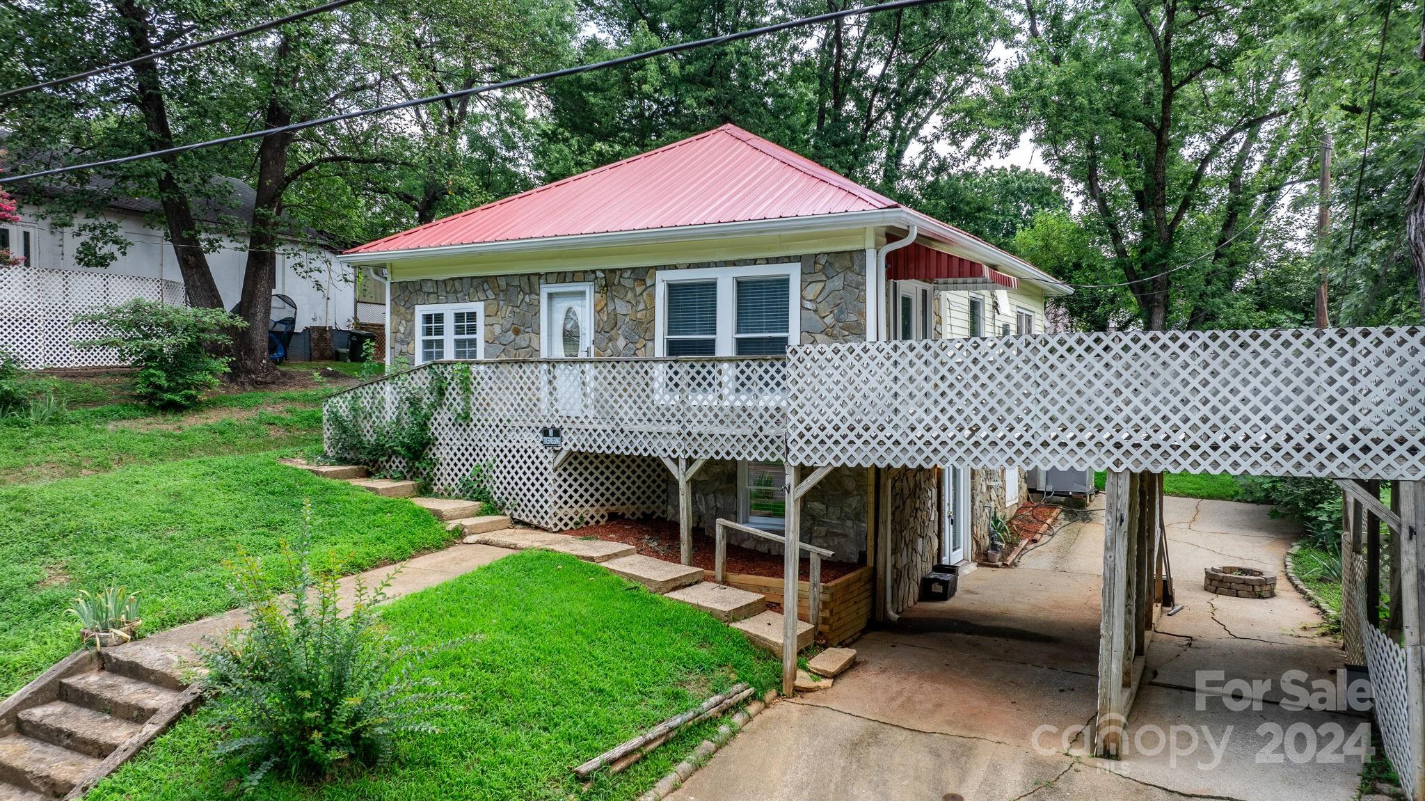 13th St, Hickory, NC 28602