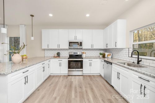 804 Plaza Walk Dr, Charlotte, NC, 28215-1863 | Card Image