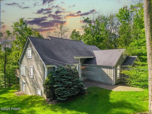 161 Fawnwood Dr, Greentown, PA, 18426-3526 | Card Image