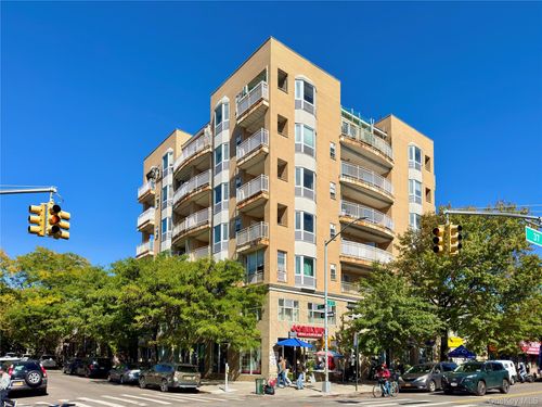 3c-9305 37th Avenue, New York, NY, 11372 | Card Image