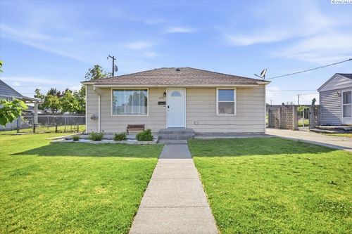 1818 11th St, Bakersfield, CA, 93301 | Card Image
