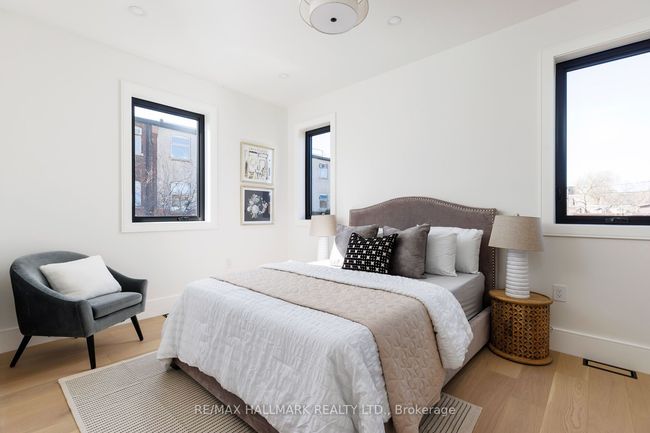 108 Crawford St, House attached with 6 bedrooms, 5 bathrooms and 3 parking in Toronto ON | Image 18