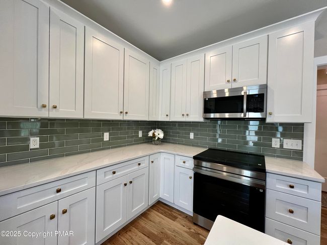 Quartz Countertops in Kitchen | Image 12