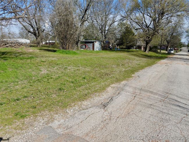 INCLUDES THE ENTIRE CITY BLOCK | Image 49