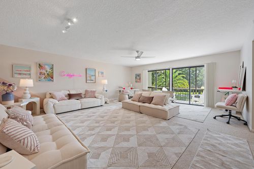 j-18480 Se Wood Haven Ln, Jupiter, FL, 33469-1127 | Card Image