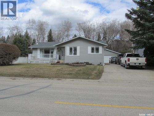 501 4th St E, Nipawin, SK, S0E1E0 | Card Image