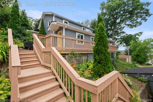 10492 Lake Shore Dr, Fenton, MI, 48430-2422 | Card Image