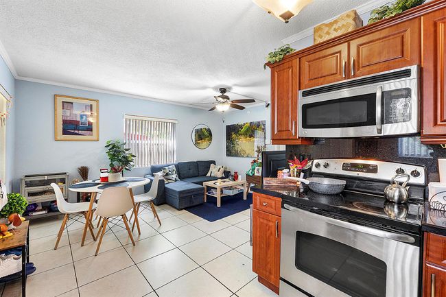 10 - 2741 Ne 8th Avenue, Condo with 2 bedrooms, 1 bathrooms and null parking in Wilton Manors FL | Image 1
