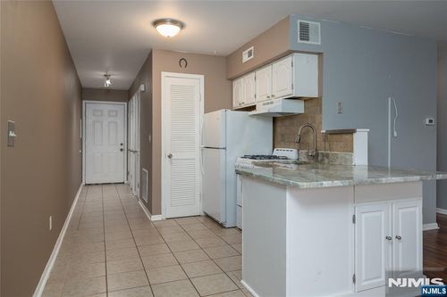 2 Alta Ct, Vernon, NJ, 07462-5584 | Card Image
