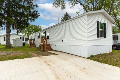 425 Crestwood Dr, Dimondale, MI, 48821-9770 | Card Image