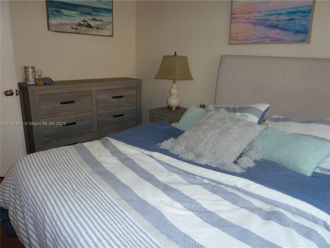 17050 Nw 22 Nd St, Townhouse with 3 bedrooms, 3 bathrooms and null parking in Pembroke Pines FL | Image 19