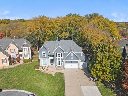 324 Nw Bradford St, Lee's Summit, MO, 64064-1876 | Card Image