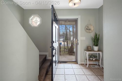 471 Hillson Dr, Waterford, MI, 48327-2834 | Card Image