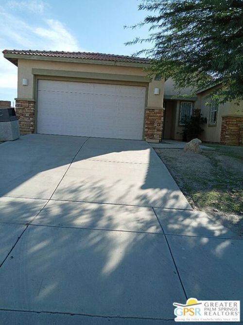 68381 Panorama Dr, Desert Hot Springs, CA, 92240-6587 | Card Image