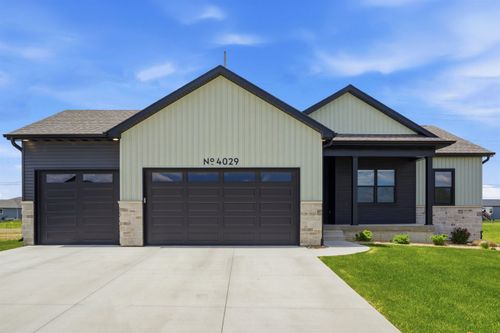 4029 Broomfield Dr, Cedar Falls, IA, 50613-9251 | Card Image