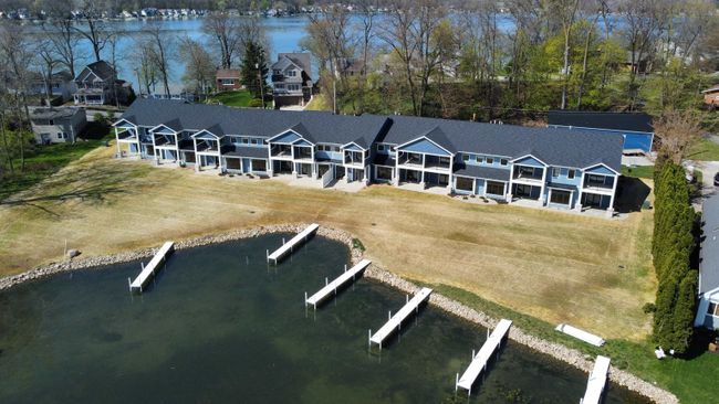 27 Lane 345 Crooked Lk, Condo with 3 bedrooms, 3 bathrooms and null parking in Angola IN | Image 33