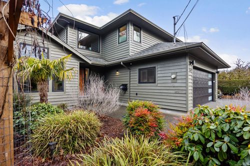 1544 Comox Ave, Comox, BC, V9M2S2 | Card Image