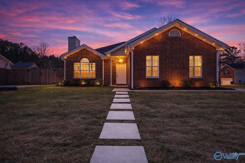 142 Brass Oak Dr, Madison, AL, 35758-8328 | Card Image