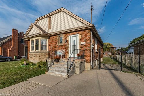 37 Lower Horning Rd, Hamilton, ON, L8S3E9 | Card Image