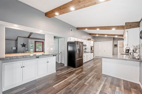 807 Linden St, Dallas Center, IA, 50063-2013 | Card Image