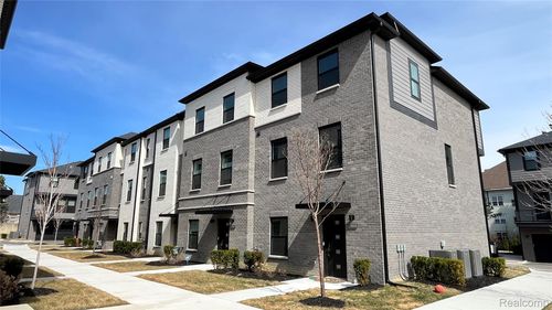 2886 Summers Pl, Troy, MI, 48084-2203 | Card Image