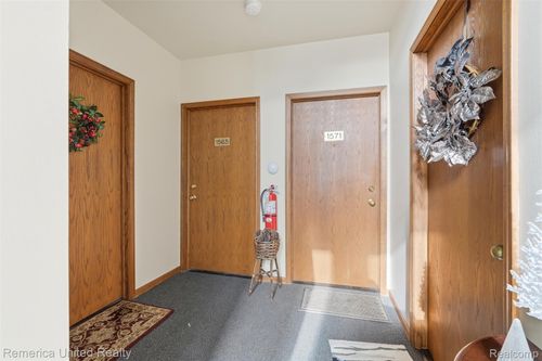 1571 Shoemaker Dr, Westland, MI, 48185-7707 | Card Image