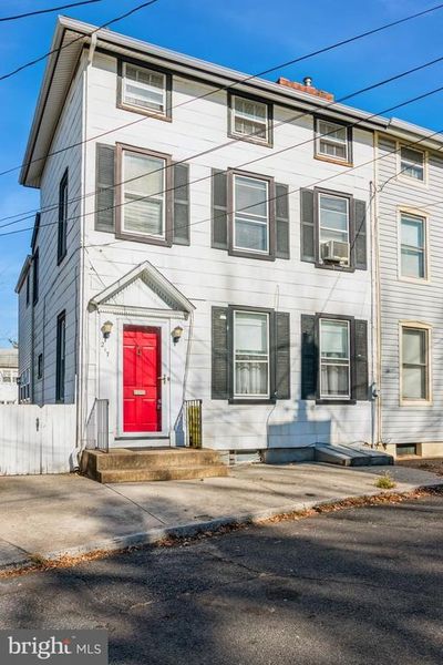 217 Penn Street, Townhouse with 4 bedrooms, 2 bathrooms and null parking in BURLINGTON NJ | Image 1