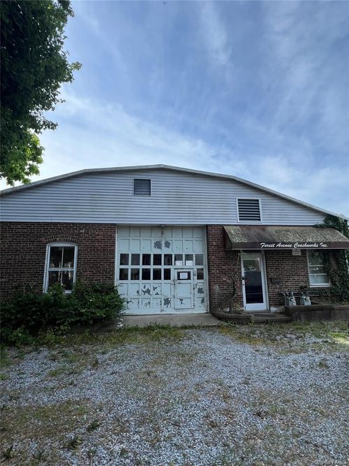 42 Forest Ave, Locust Valley, NY, 11560-1735 | Card Image