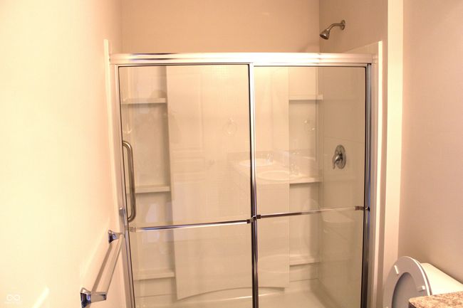 Primary Bathroom | Image 11