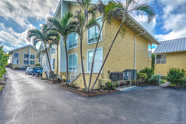 APT-11 - 245 Macarthur Blvd, Condo with 2 bedrooms, 3 bathrooms and null parking in Stuart FL | Image 5