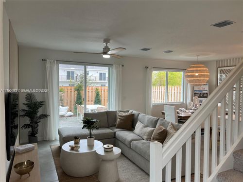 655 Se 13th Street Cir, HOMESTEAD, FL, 33034-3464 | Card Image