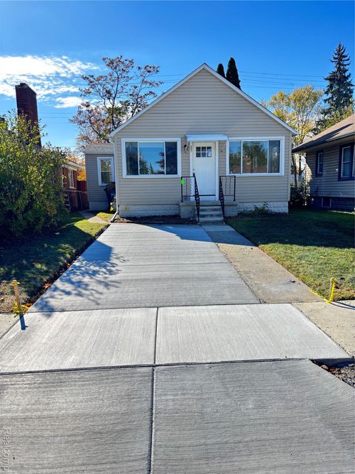 557 White Ave, Lincoln Park, MI, 48146-2825 | Card Image