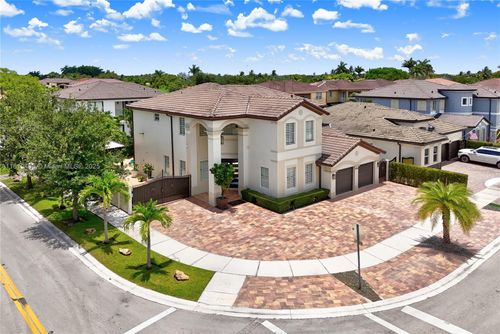 8902 Nw 178th Ln, Hialeah, FL, 33018-6547 | Card Image