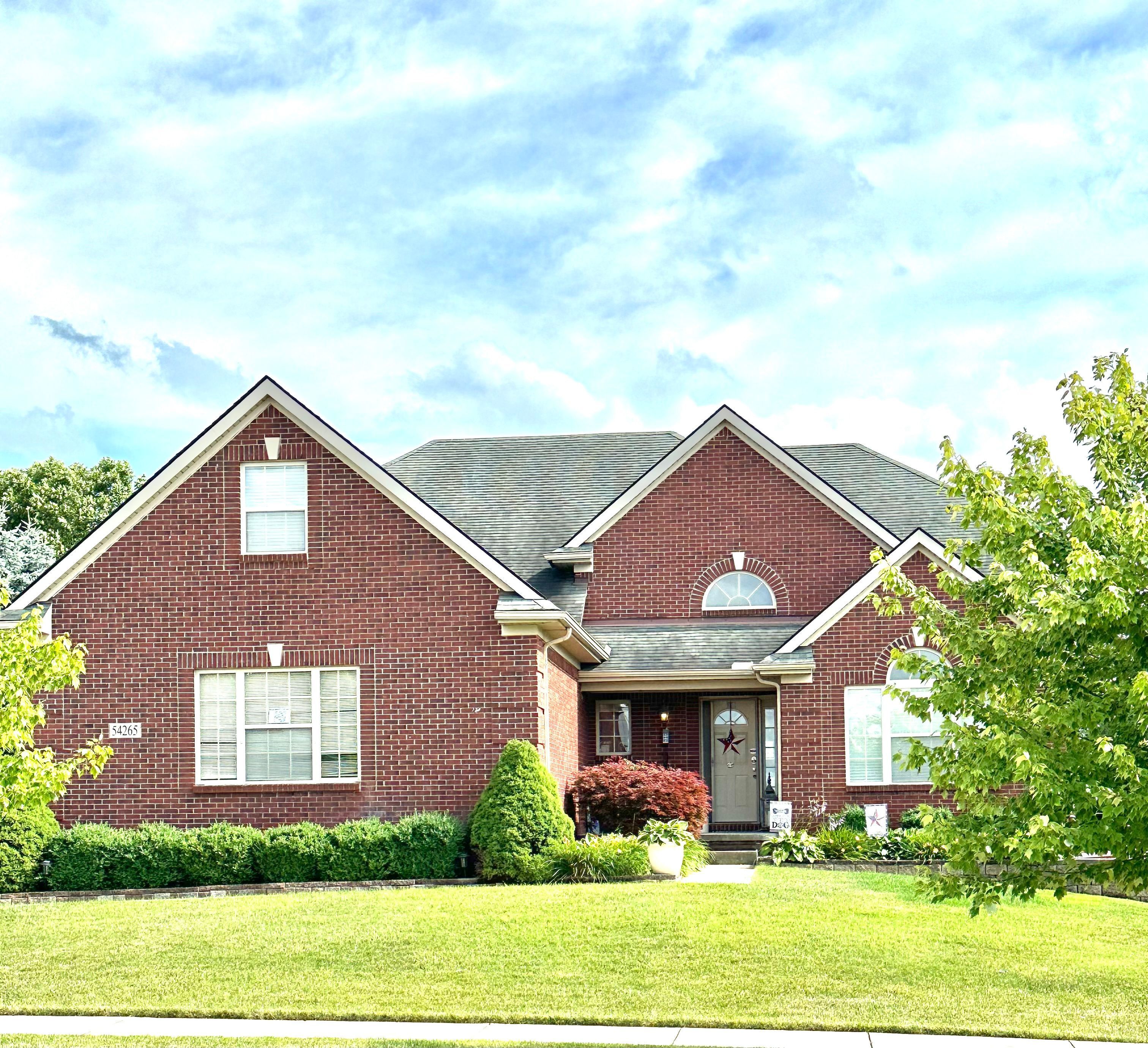 Birchwood Dr, South Lyon, MI 48178