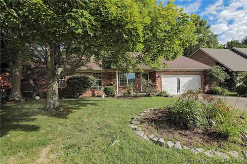 6817 Twin Springs Dr, Sellersburg, IN, 47172-9161 | Card Image