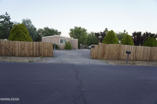5886 Leon Dr, Sun Valley, NV, 89433-7118 | Card Image