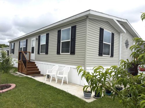 1042 Jackson Ct, Mount Pleasant, MI, 48858-4552 | Card Image