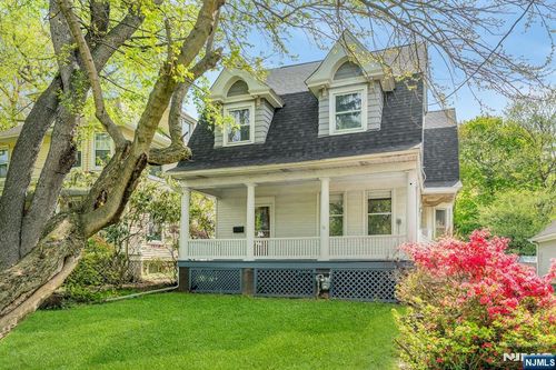 76 Magnolia Ave, Tenafly, NJ, 07670-2121 | Card Image