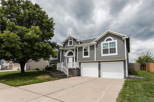 12106 E 214th St, Peculiar, MO, 64078-8323 | Card Image