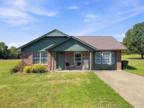608 Pine St, Henryetta, OK, 74437-1642 | Card Image