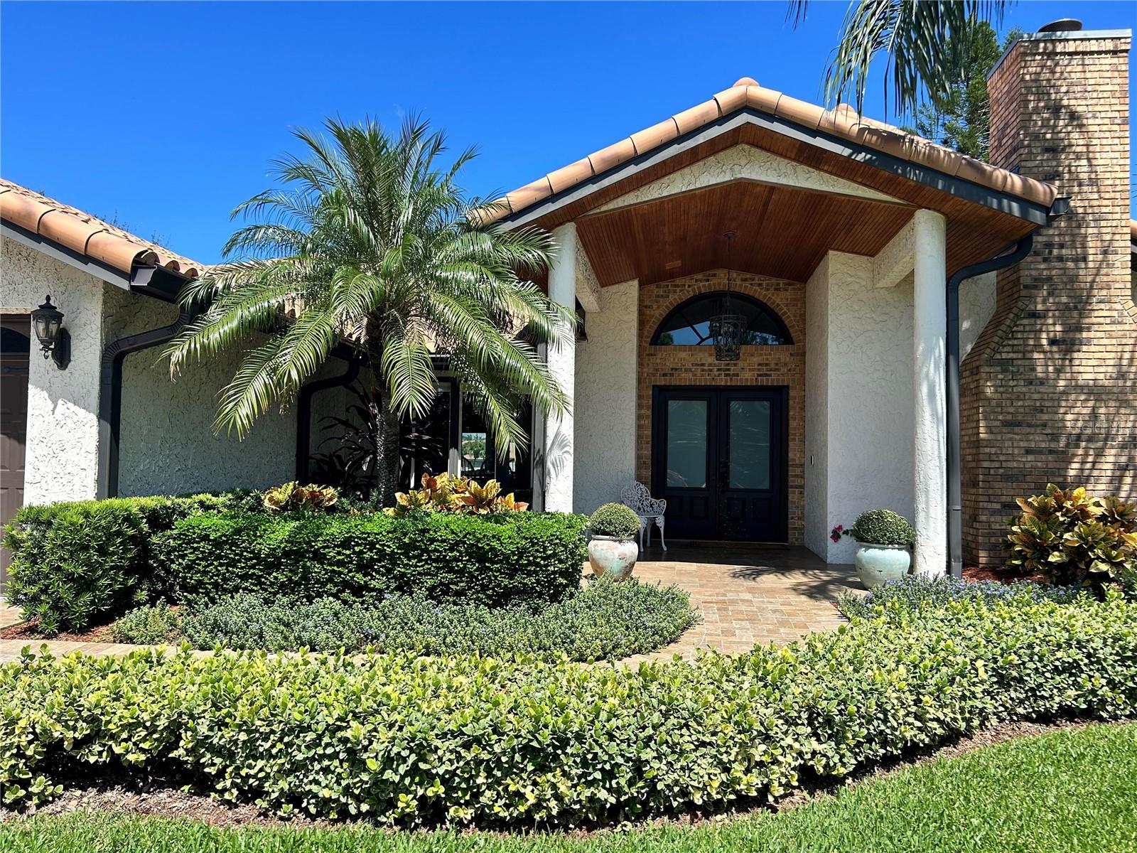 Coconut Palm Cir, Saint Petersburg, FL 33703