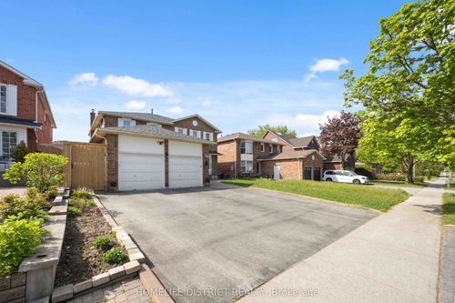 579 Sheppard Ave, Pickering, ON, L1V1G1 | Card Image