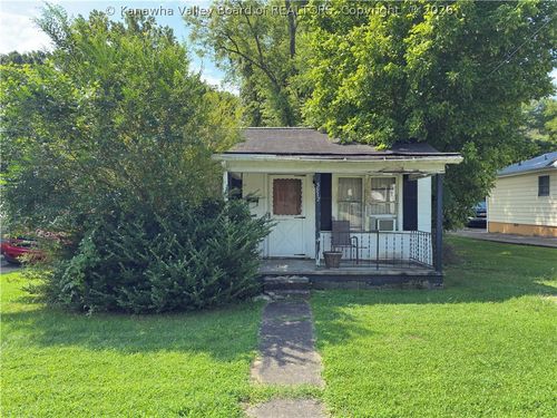 3972 39th St E, Nitro, WV, 25143-1318 | Card Image