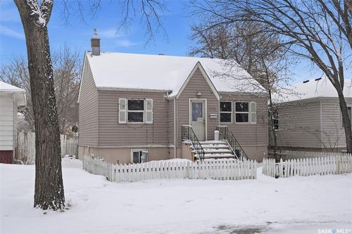 1314 B Avenue N, Saskatoon, SK, S7L1G5 | Card Image