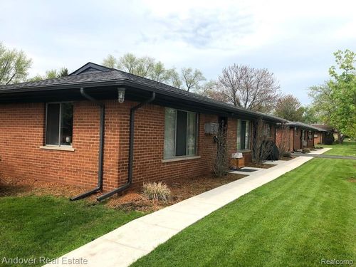 b-2301 W 14 Mile Road, Royal Oak, MI, 48073 | Card Image