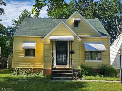 19403 Ridgewood Ave, Warrensville Heights, OH, 44122-6737 | Card Image