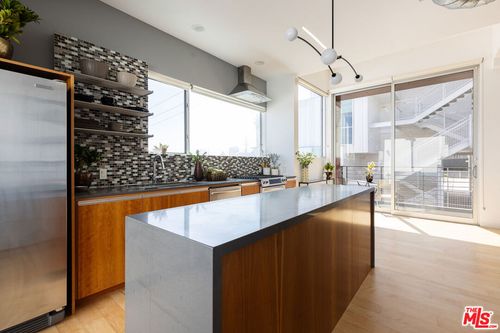 apt-107-1137 Hacienda Pl, West Hollywood, CA, 90069-2793 | Card Image