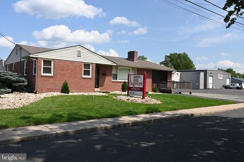 15 S 14th St, Quakertown, PA, 18951-1146 | Card Image