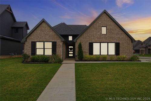 5804 E 127th St S, Bixby, OK, 74008-2876 | Card Image